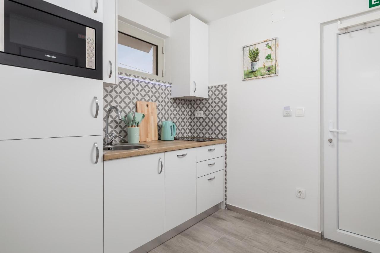 Studio Apartman Rozi Opatija Eksteriør billede